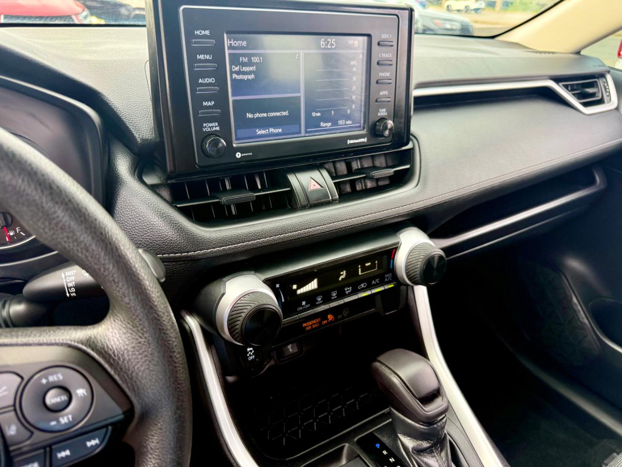 Toyota RAV4 LE 2021