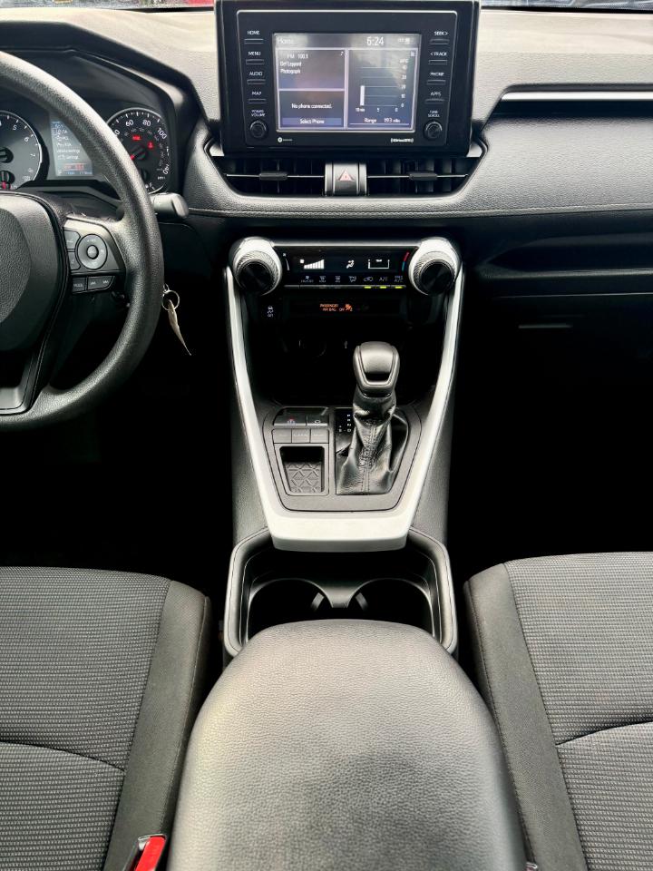 Toyota RAV4 LE 2021