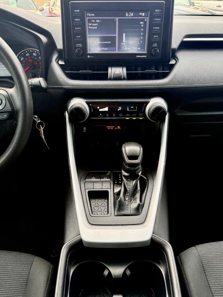 Toyota RAV4 LE 2021