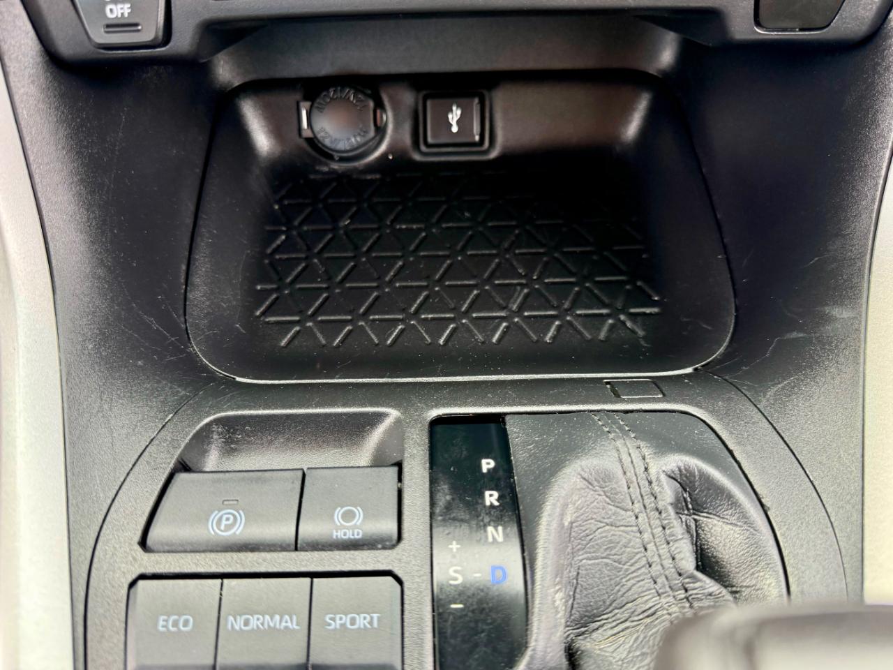 Toyota RAV4 LE 2021