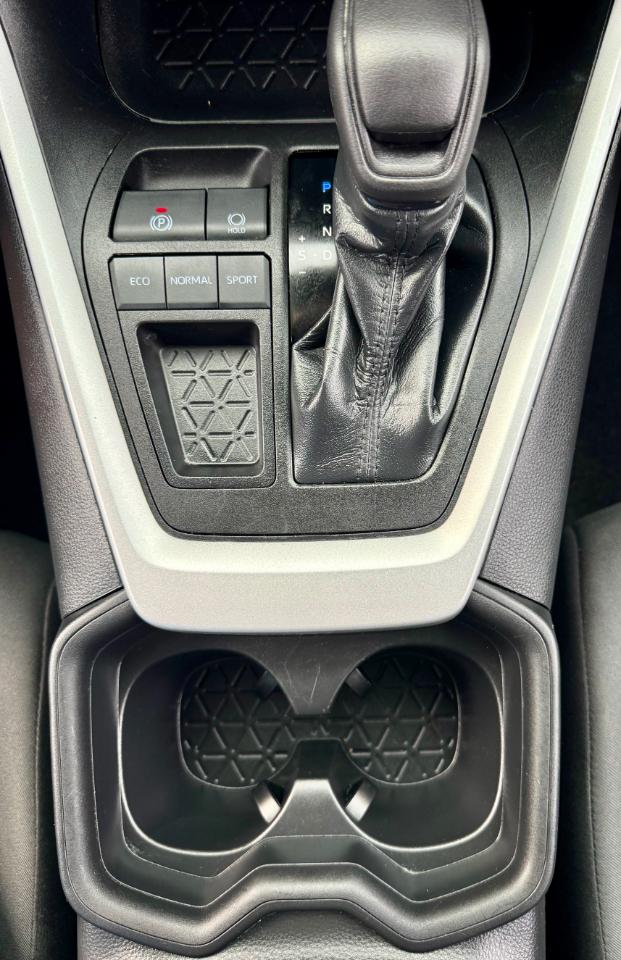 Toyota RAV4 LE 2021