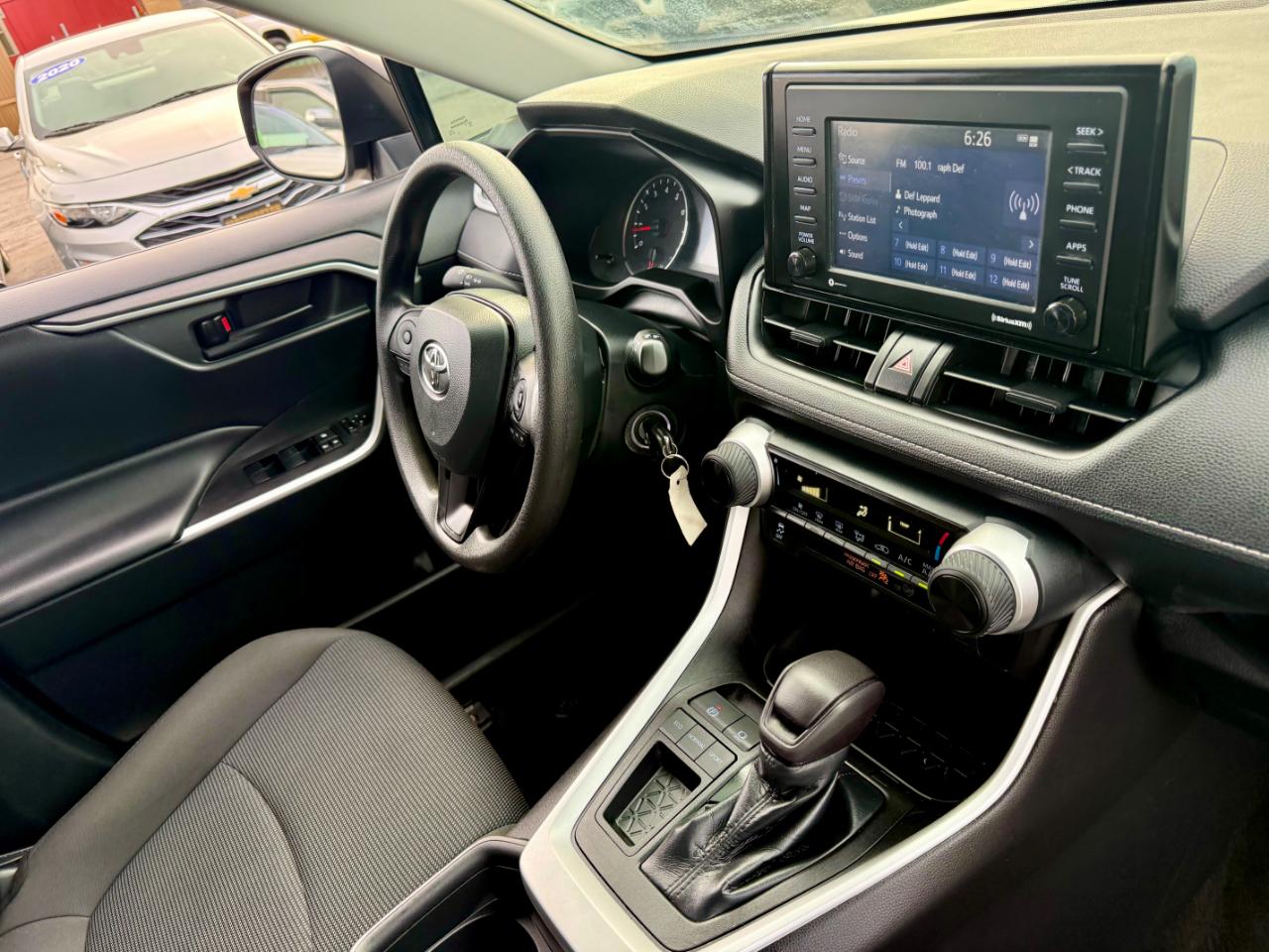 Toyota RAV4 LE 2021