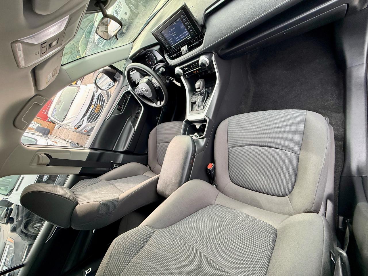 Toyota RAV4 LE 2021