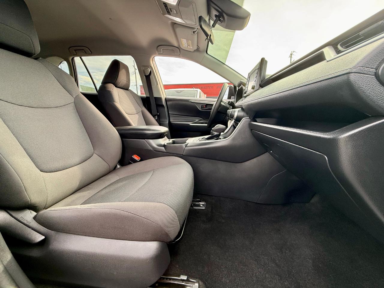 Toyota RAV4 LE 2021