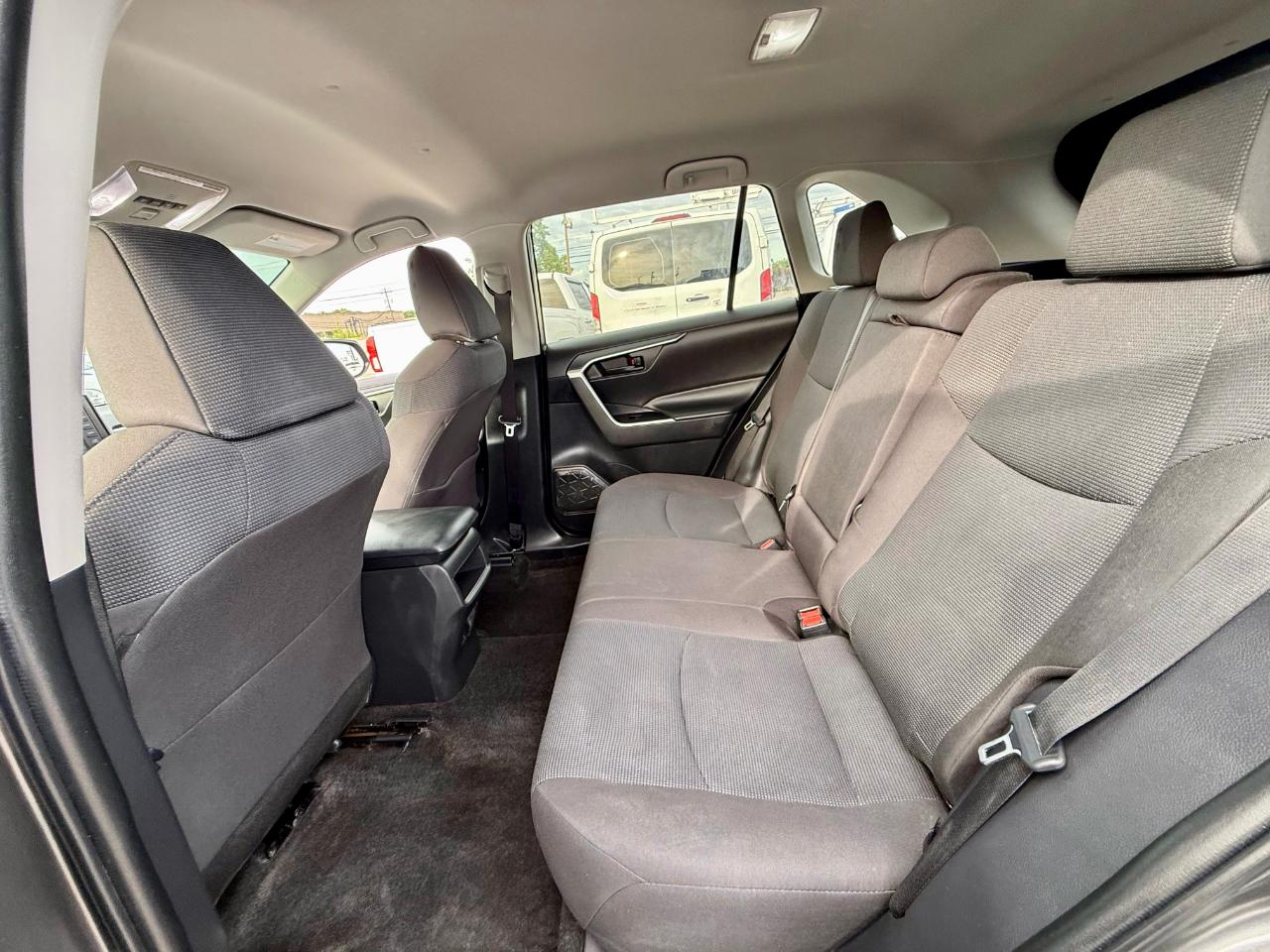 Toyota RAV4 LE 2021