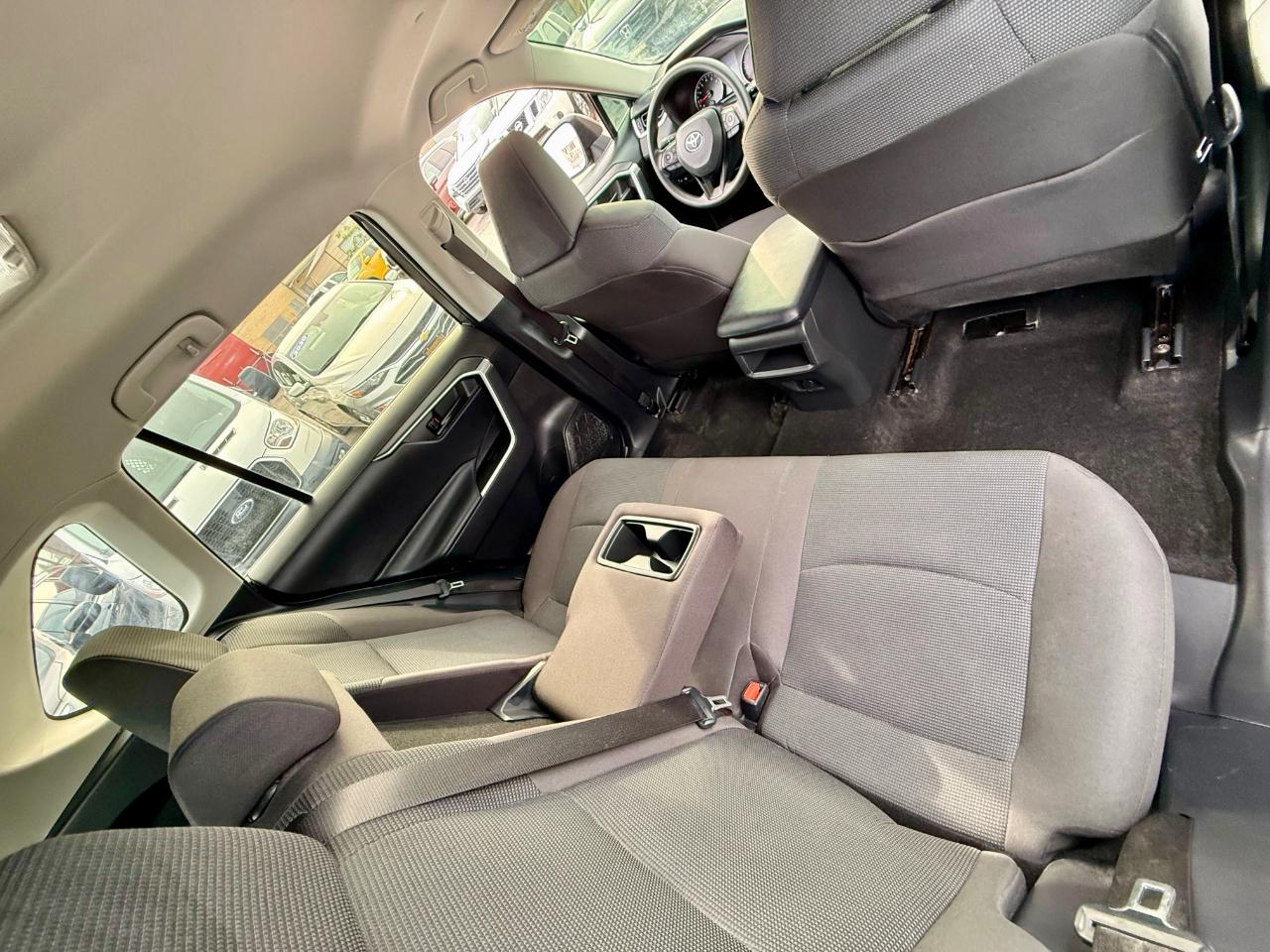 Toyota RAV4 LE 2021