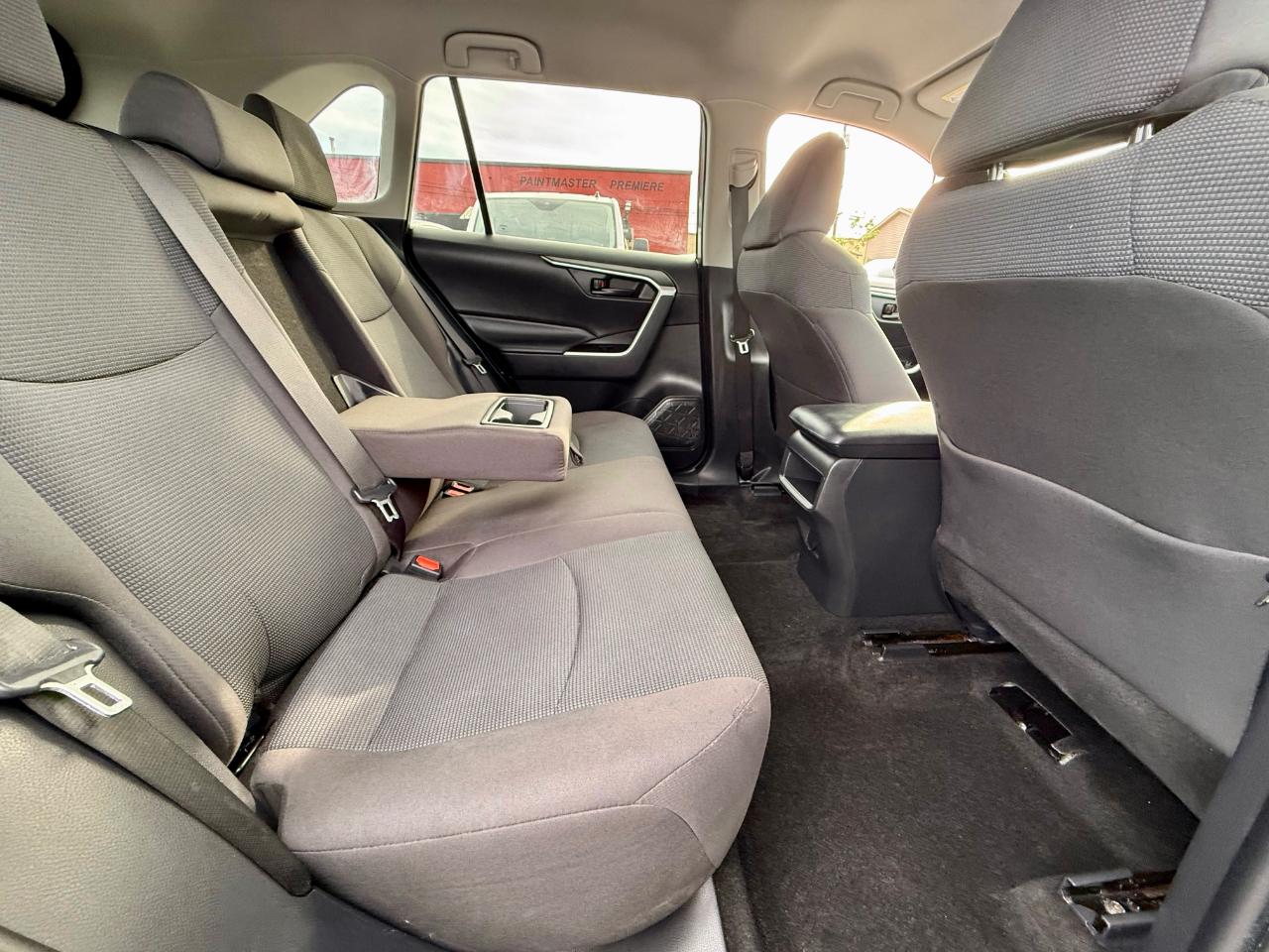 Toyota RAV4 LE 2021
