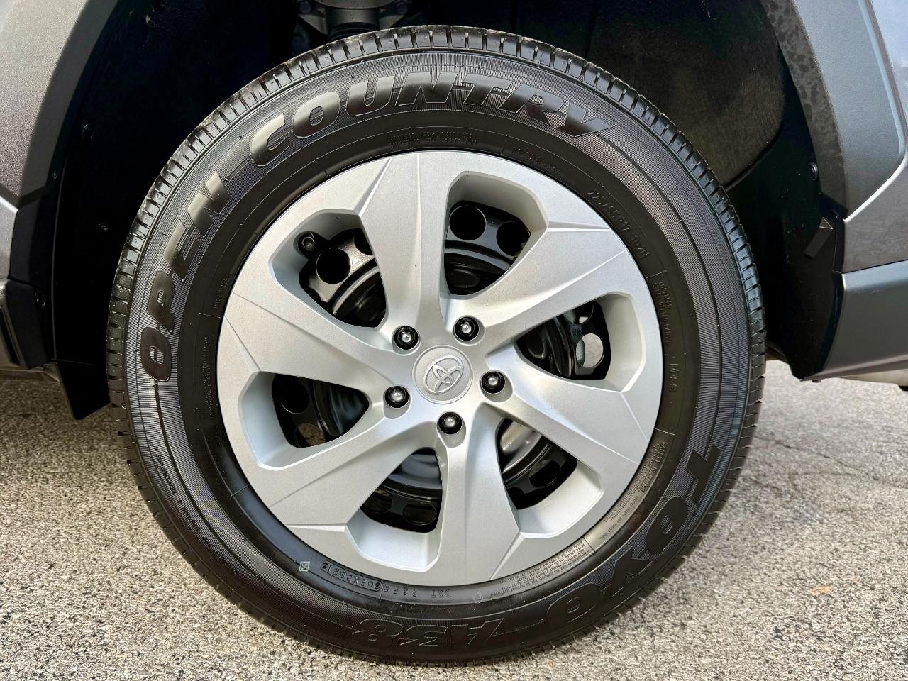 Toyota RAV4 LE 2021