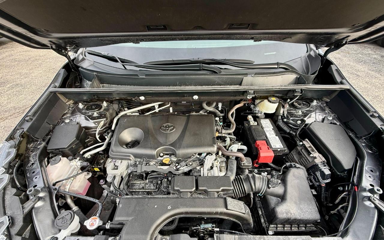 Toyota RAV4 LE 2021
