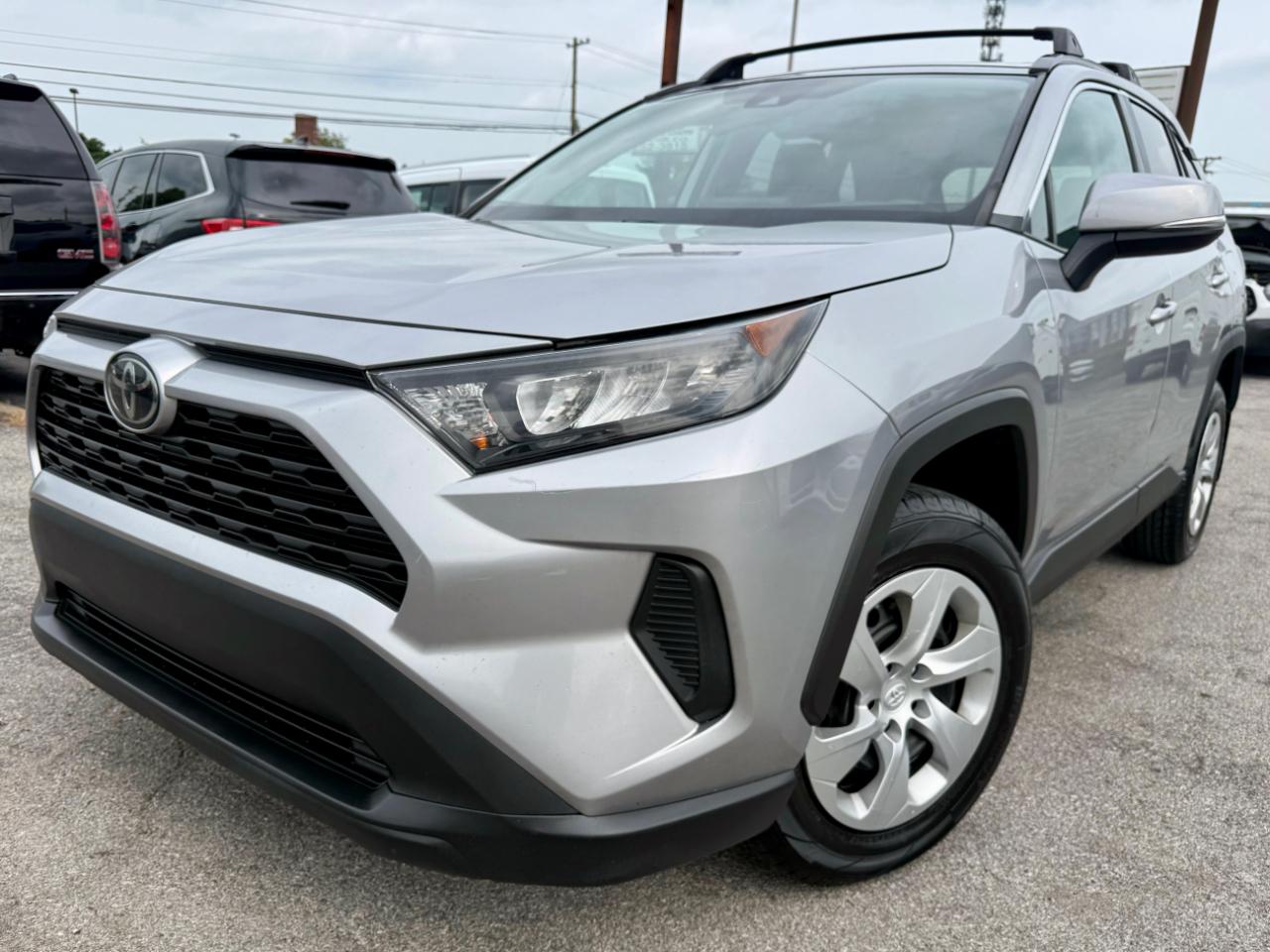 Toyota RAV4 LE AWD 2019