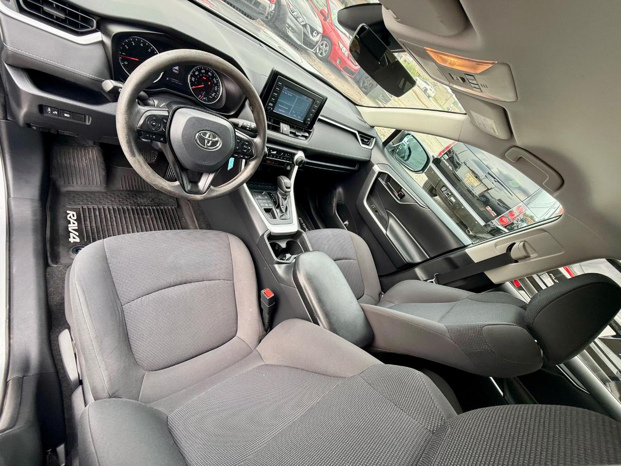 Toyota RAV4 LE AWD 2019