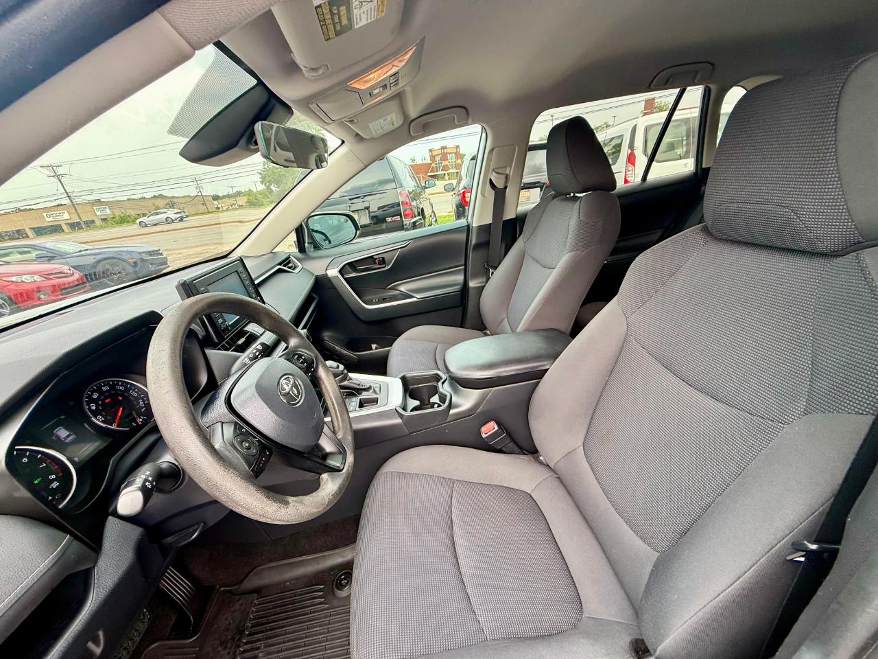 Toyota RAV4 LE AWD 2019