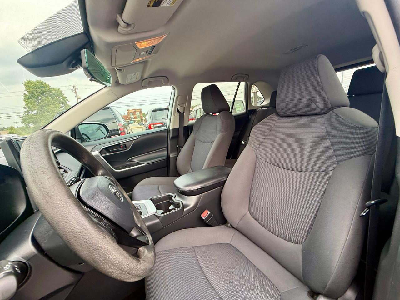 Toyota RAV4 LE AWD 2019