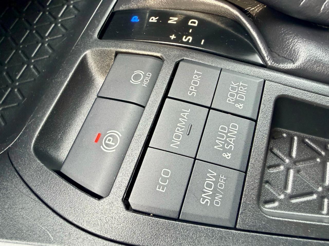 Toyota RAV4 LE AWD 2019