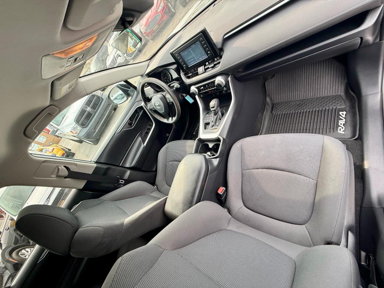 Toyota RAV4 LE AWD 2019