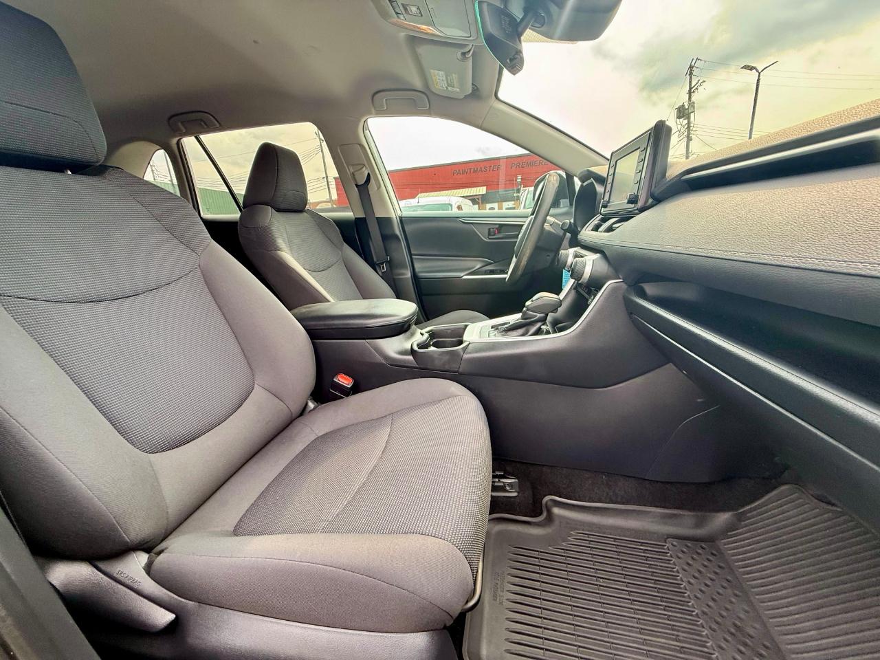 Toyota RAV4 LE AWD 2019