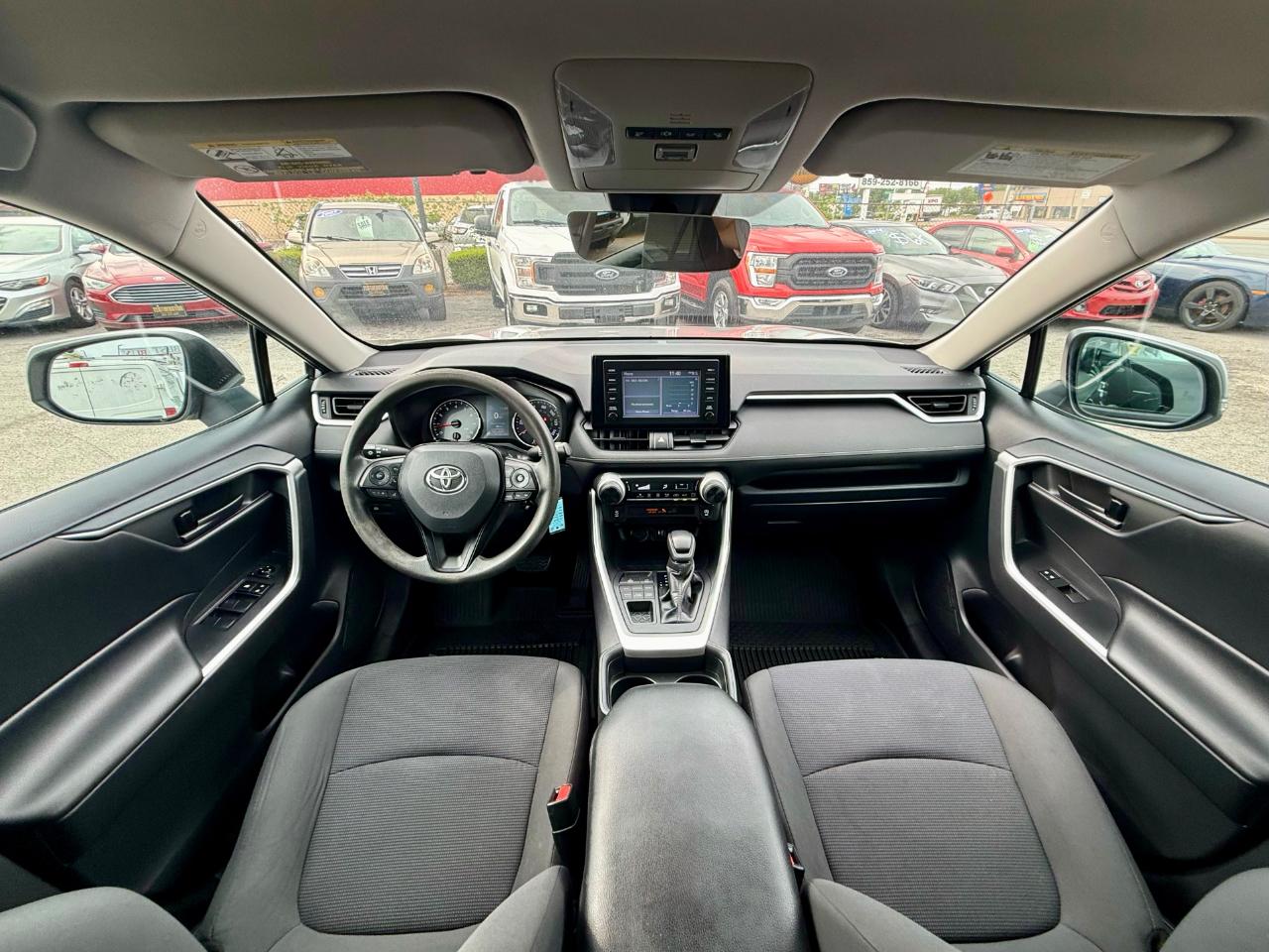 Toyota RAV4 LE AWD 2019
