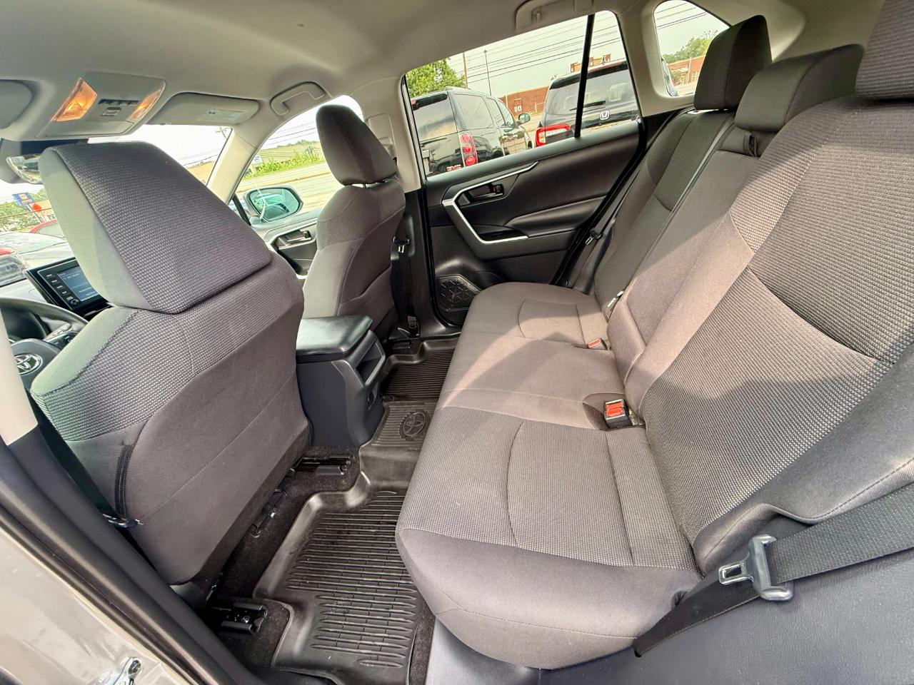 Toyota RAV4 LE AWD 2019