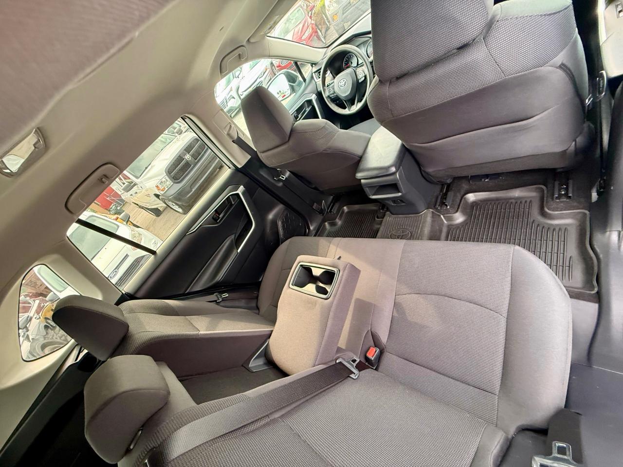Toyota RAV4 LE AWD 2019