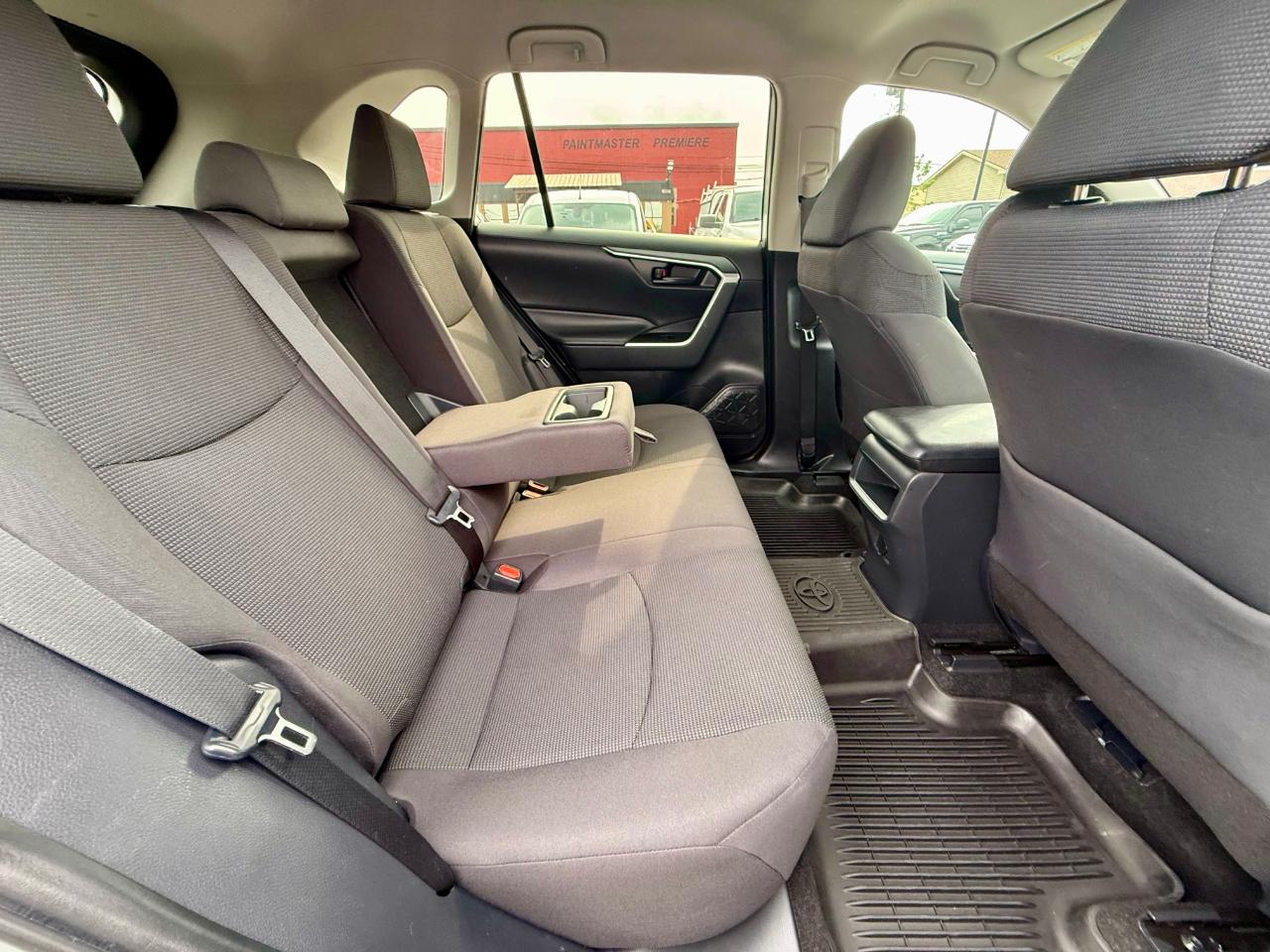 Toyota RAV4 LE AWD 2019
