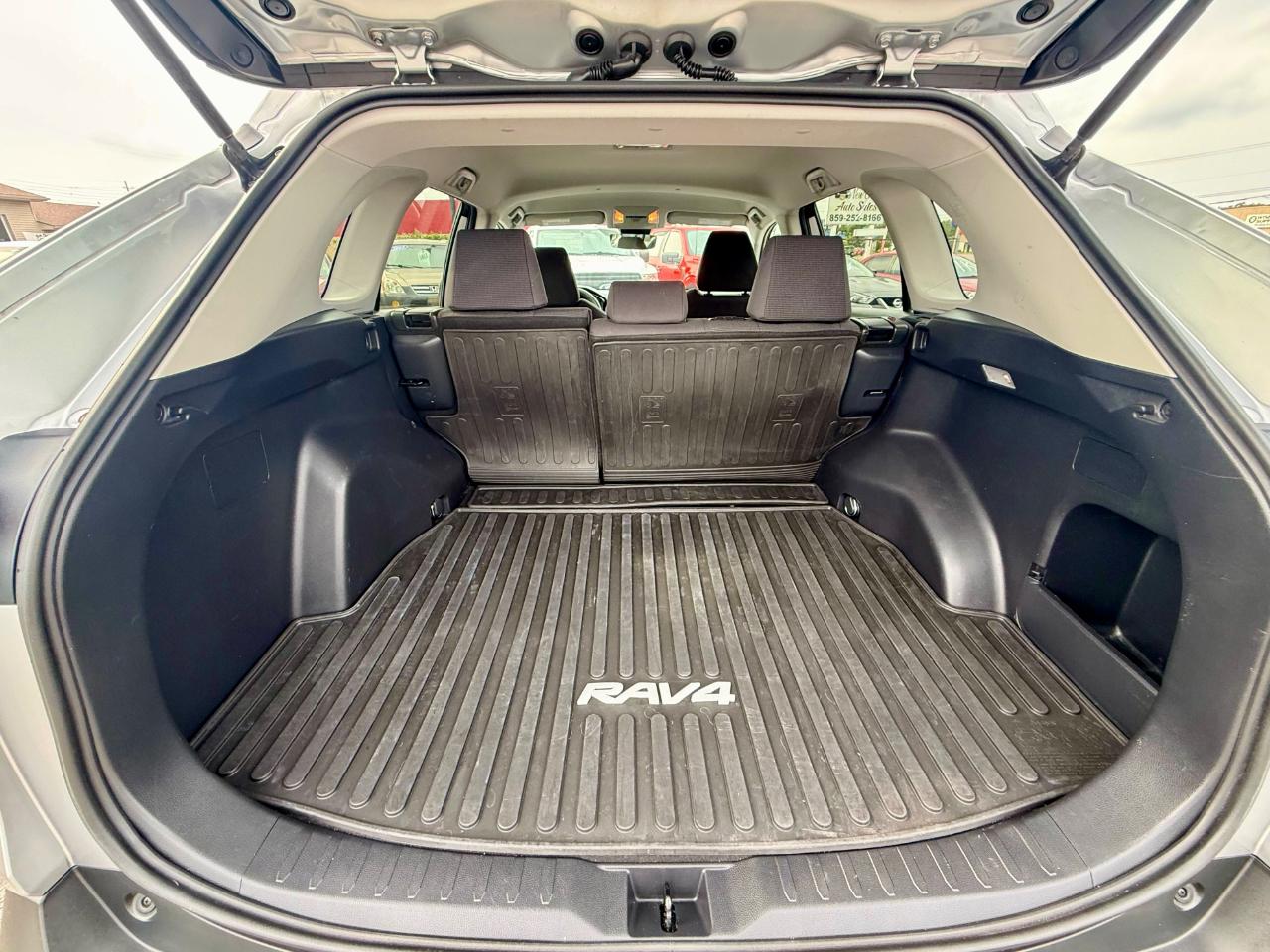 Toyota RAV4 LE AWD 2019