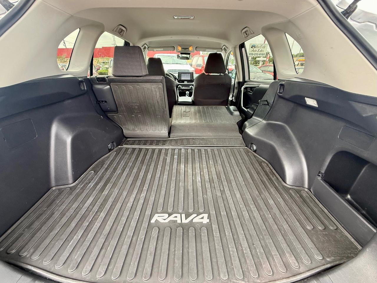 Toyota RAV4 LE AWD 2019
