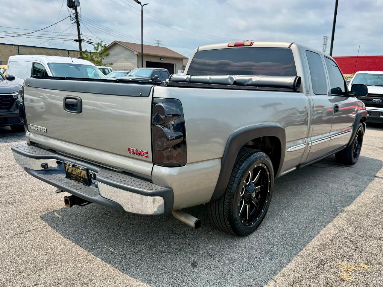 GMC Sierra 1500 SL Ext. Cab Short Bed 2WD 2002