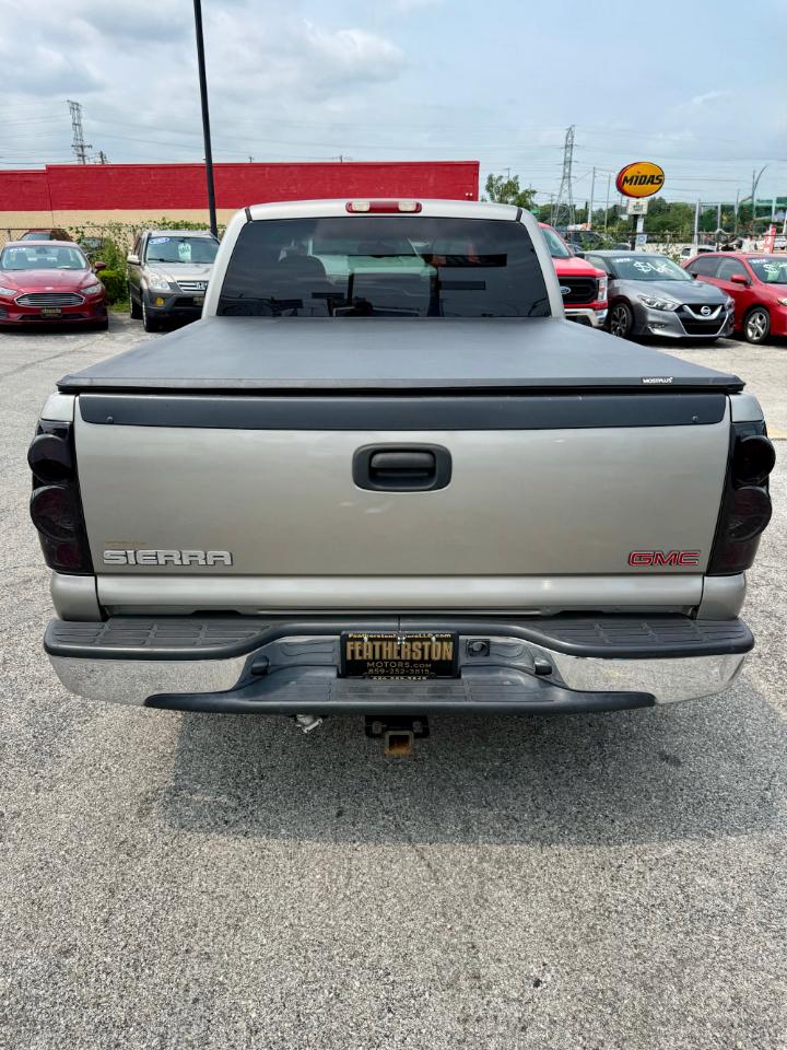 GMC Sierra 1500 SL Ext. Cab Short Bed 2WD 2002