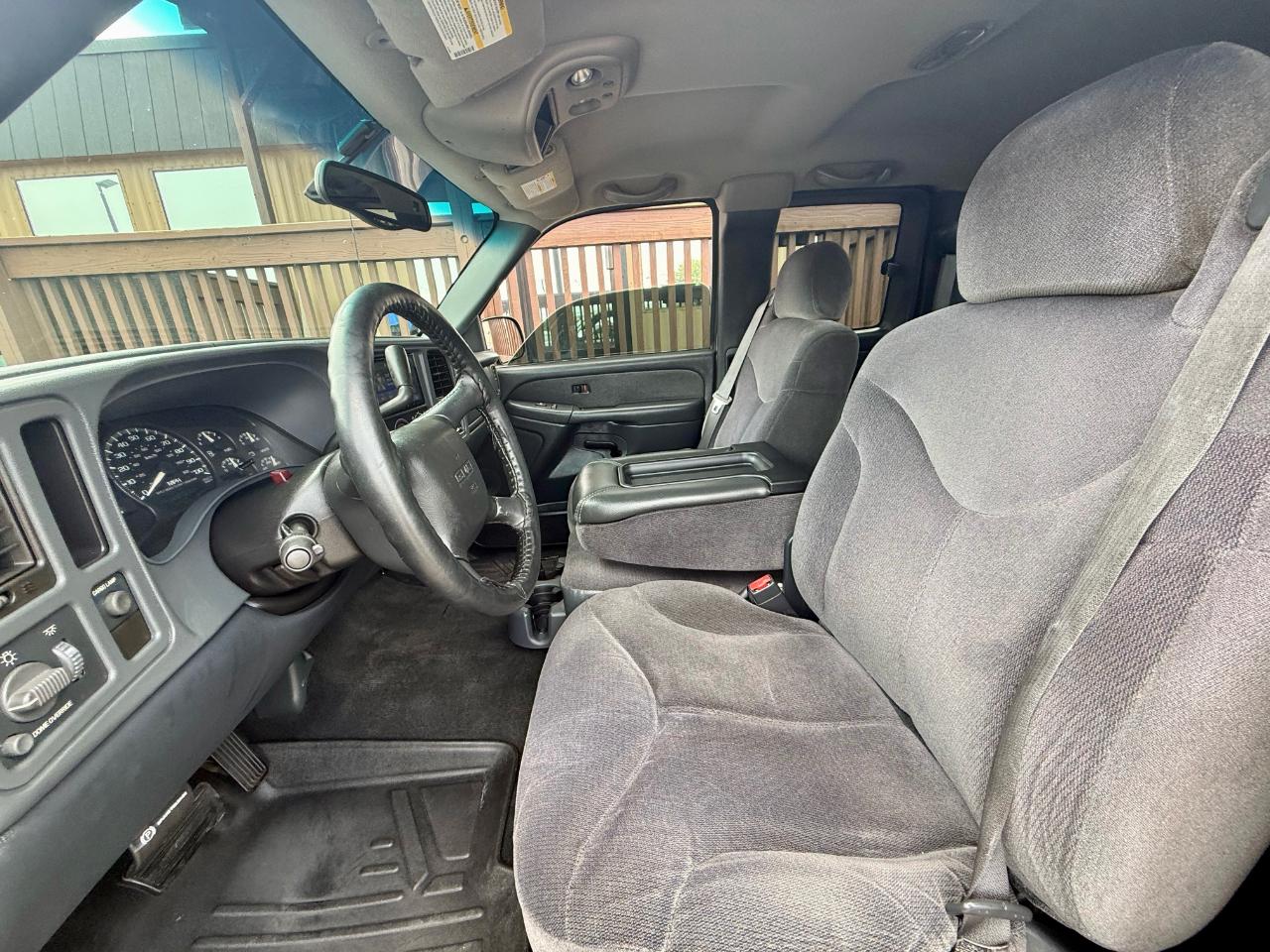GMC Sierra 1500 SL Ext. Cab Short Bed 2WD 2002