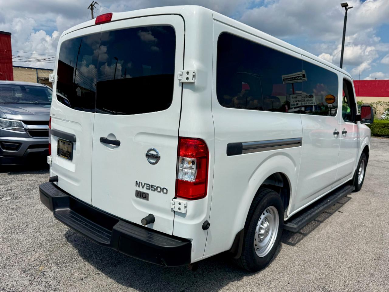 Nissan NV Passenger  2016