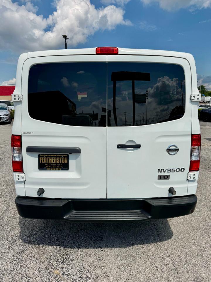 Nissan NV Passenger  2016