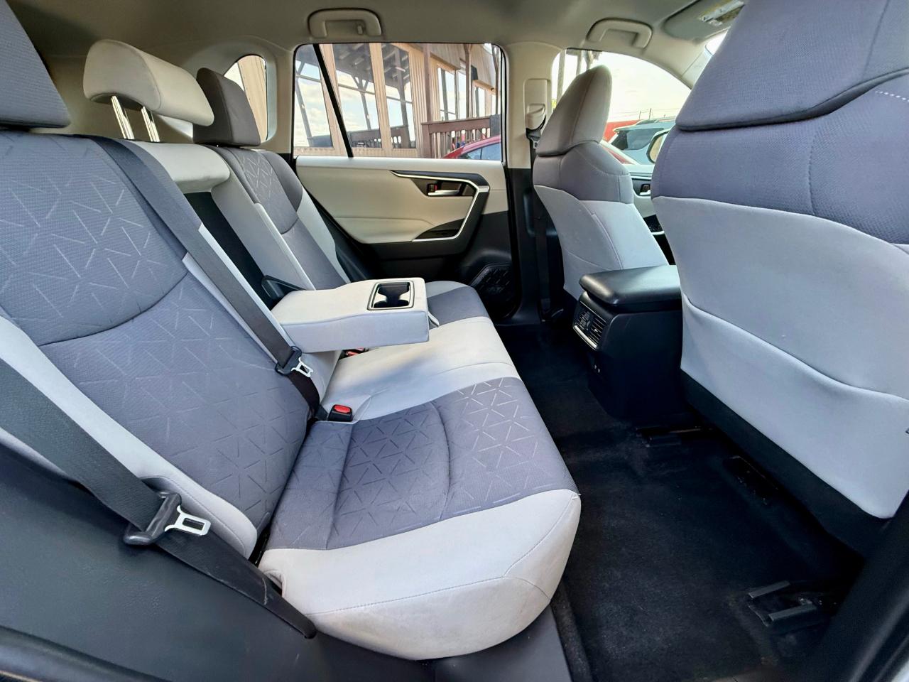 Toyota RAV4 XLE 2021