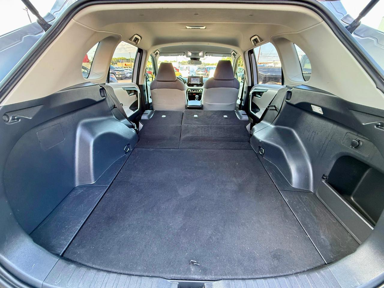Toyota RAV4 XLE 2021
