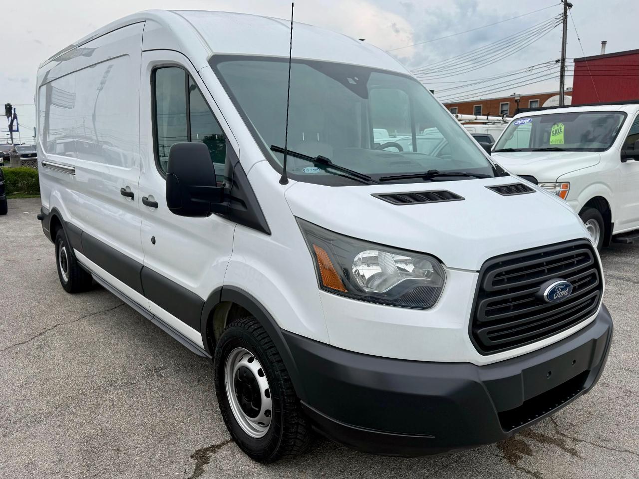Ford Transit 250 Van Med. Roof w/Sliding Pass. 148-in. WB 2017
