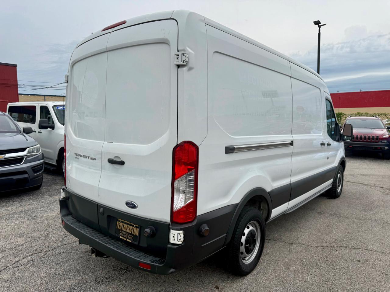 Ford Transit 250 Van Med. Roof w/Sliding Pass. 148-in. WB 2017