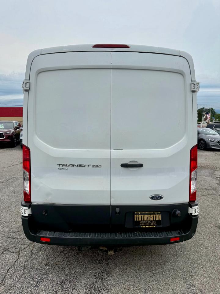 Ford Transit 250 Van Med. Roof w/Sliding Pass. 148-in. WB 2017