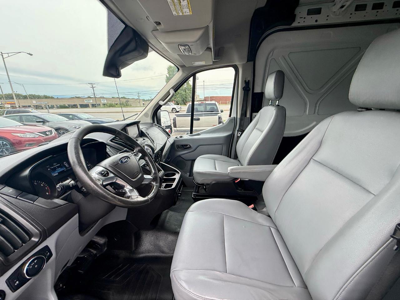 Ford Transit 250 Van Med. Roof w/Sliding Pass. 148-in. WB 2017