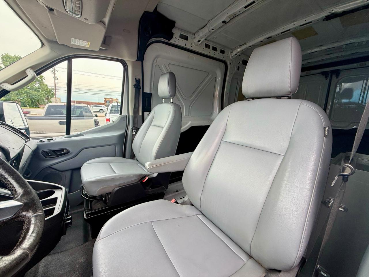 Ford Transit 250 Van Med. Roof w/Sliding Pass. 148-in. WB 2017