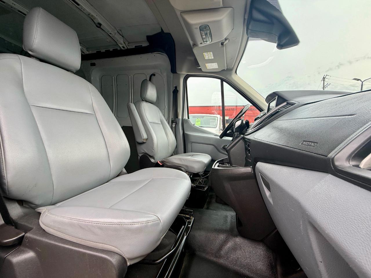Ford Transit 250 Van Med. Roof w/Sliding Pass. 148-in. WB 2017