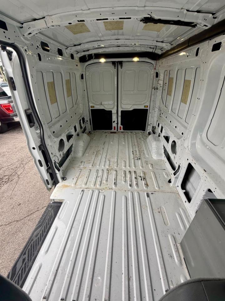 Ford Transit 250 Van Med. Roof w/Sliding Pass. 148-in. WB 2017