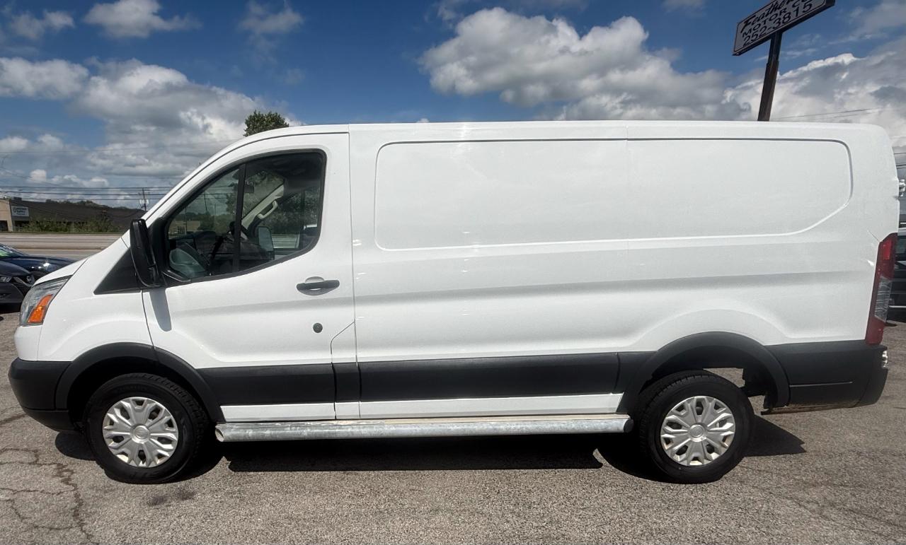 Ford Transit 250 Van Low Roof 60/40 Pass.130-in. WB 2015