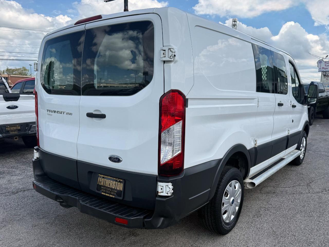Ford Transit 250 Van Low Roof 60/40 Pass.130-in. WB 2015