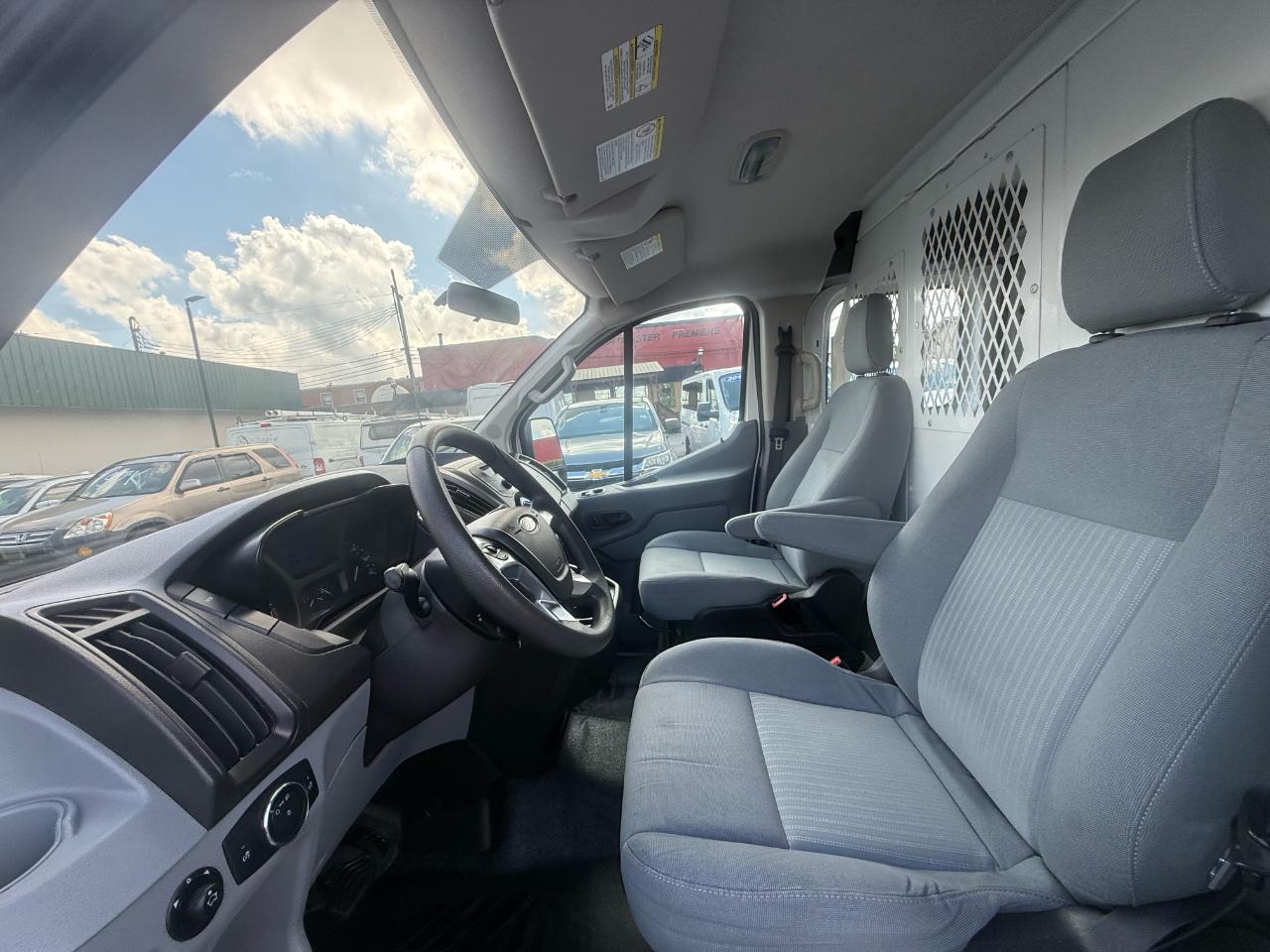 Ford Transit 250 Van Low Roof 60/40 Pass.130-in. WB 2015