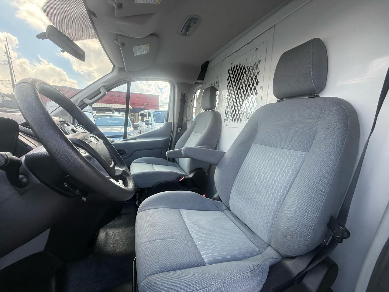 Ford Transit 250 Van Low Roof 60/40 Pass.130-in. WB 2015