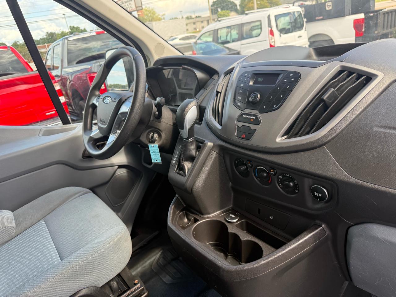 Ford Transit 250 Van Low Roof 60/40 Pass.130-in. WB 2015