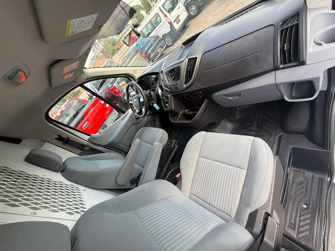 Ford Transit 250 Van Low Roof 60/40 Pass.130-in. WB 2015