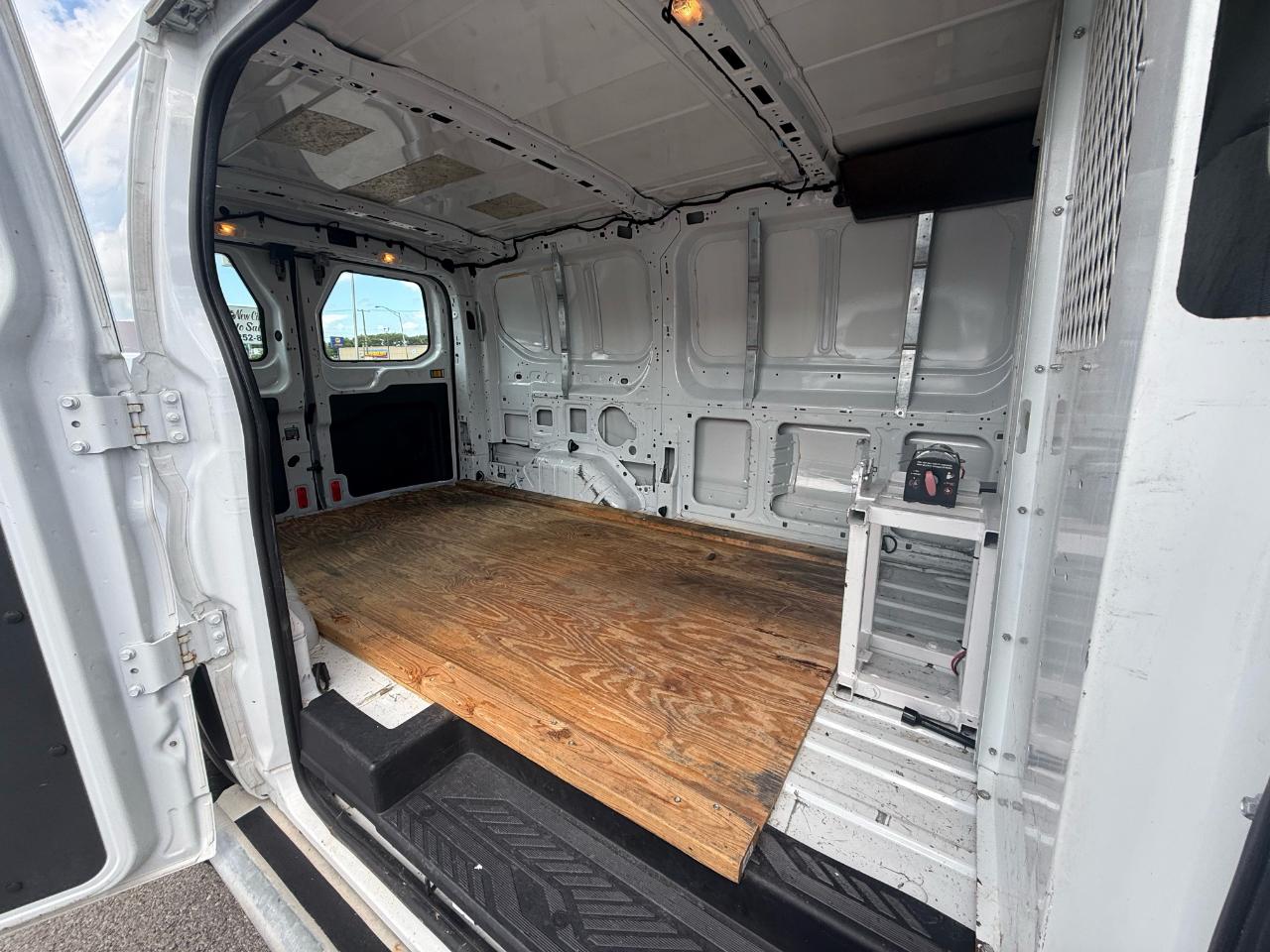 Ford Transit 250 Van Low Roof 60/40 Pass.130-in. WB 2015