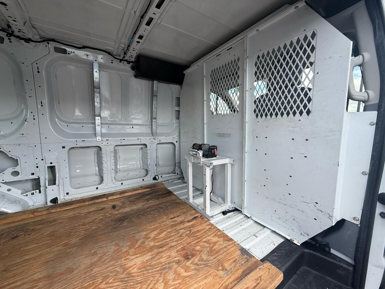 Ford Transit 250 Van Low Roof 60/40 Pass.130-in. WB 2015
