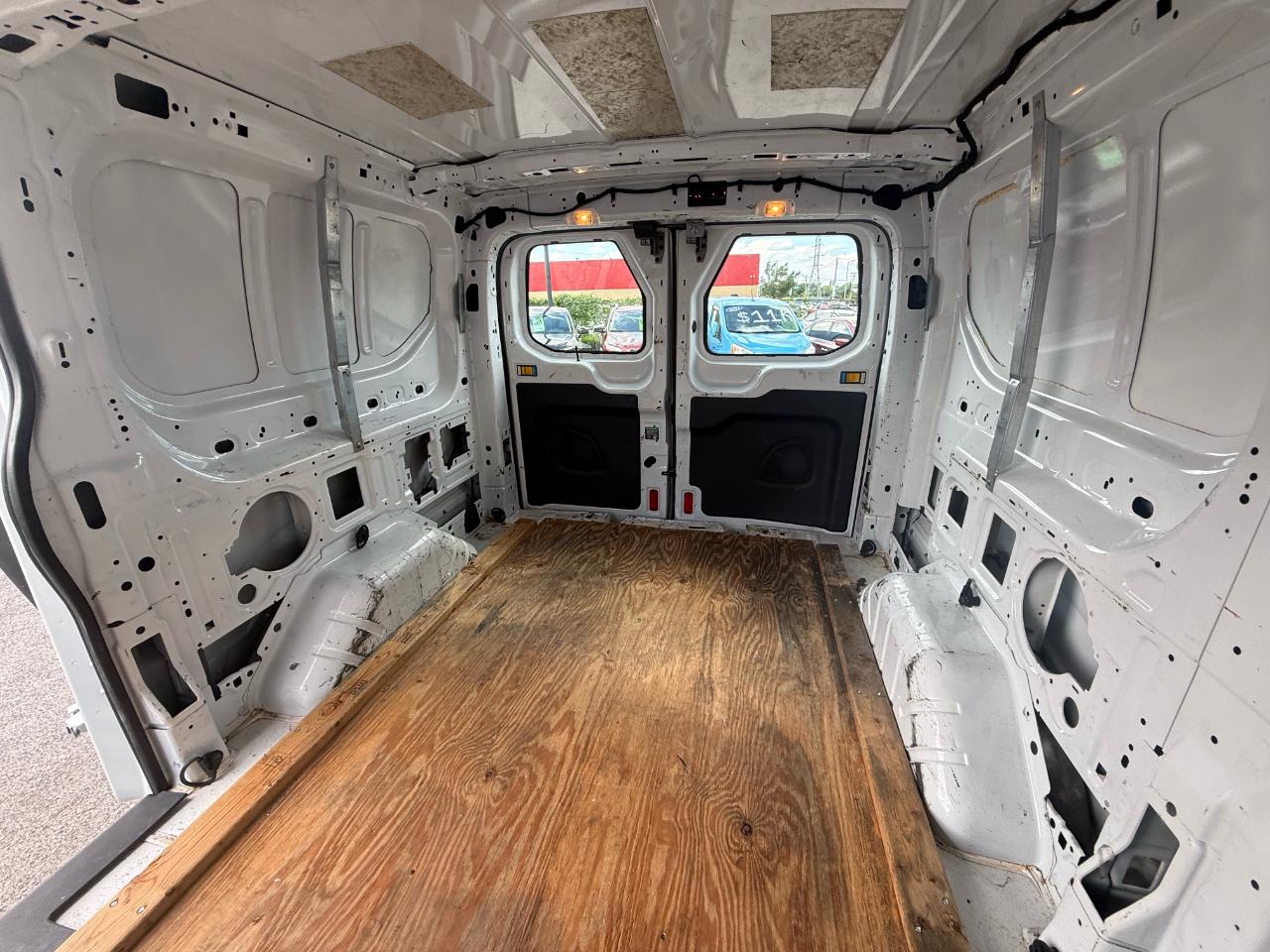 Ford Transit 250 Van Low Roof 60/40 Pass.130-in. WB 2015