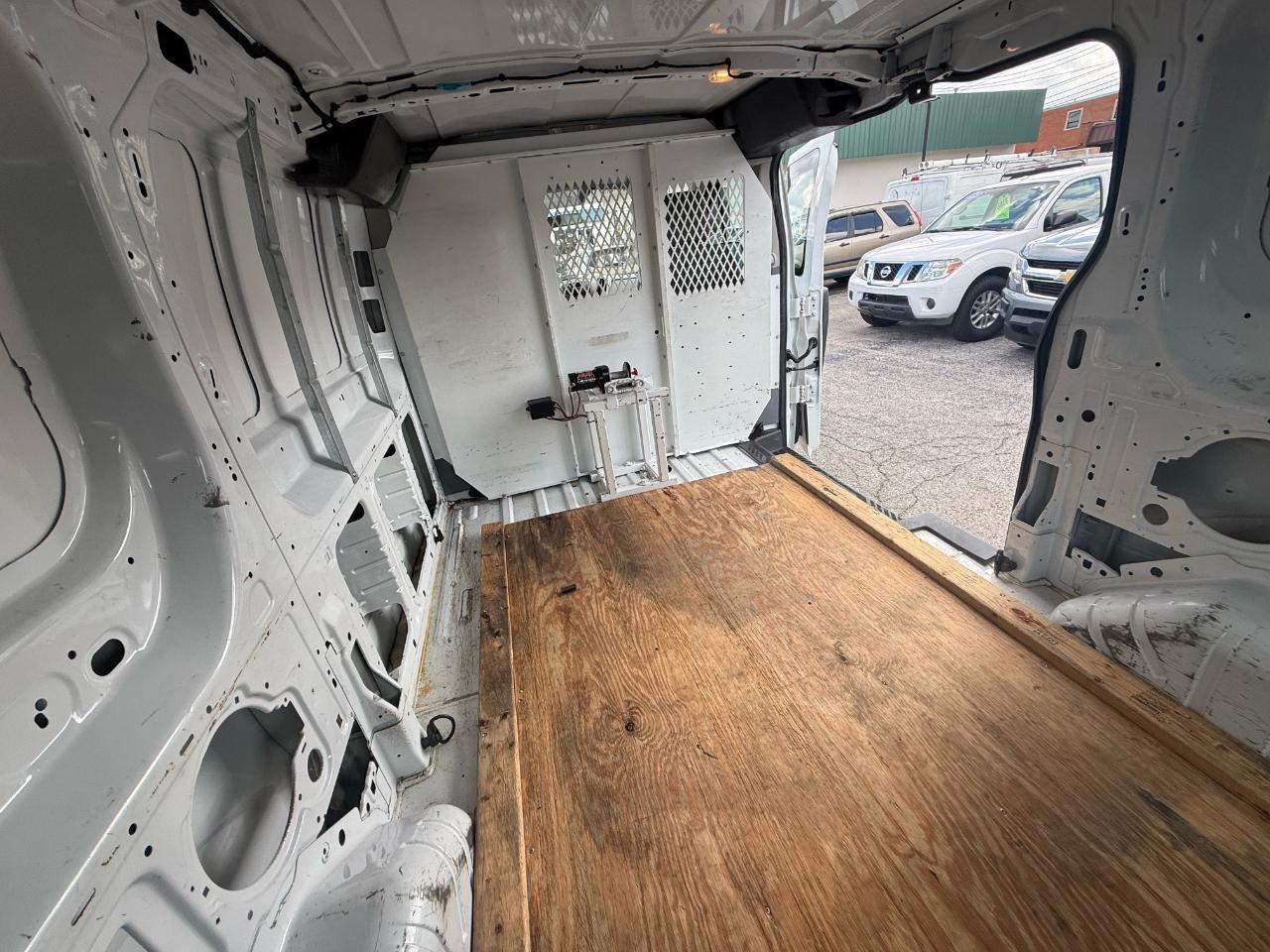 Ford Transit 250 Van Low Roof 60/40 Pass.130-in. WB 2015